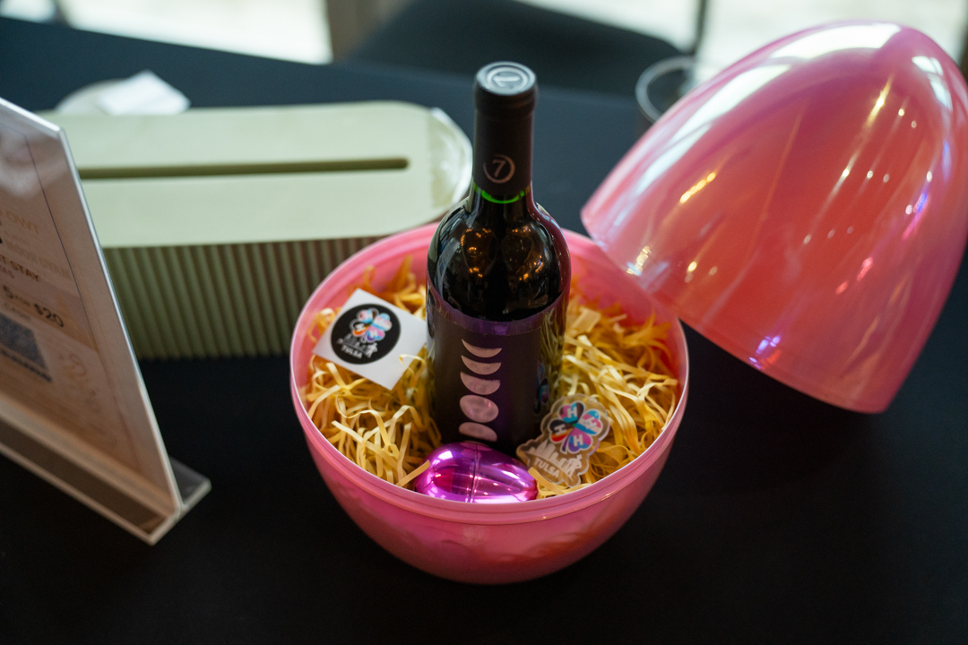 Prize Basket with Wine